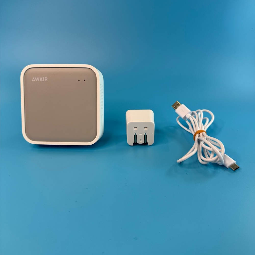 Awair Air Omni Quality Monitor in White and Gray